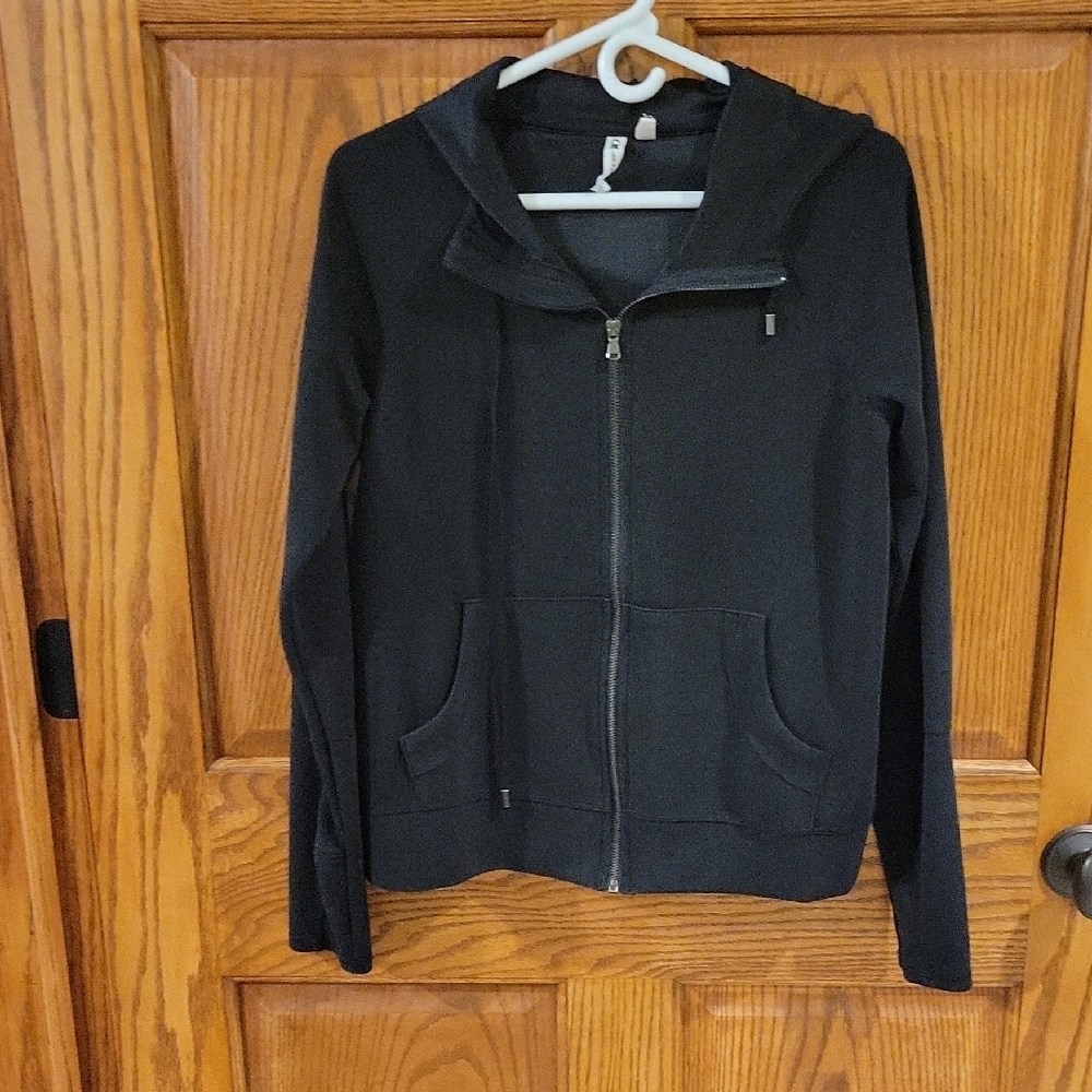 Cable & Gauge Black Women's Zip-Up Hoodie in Size Large.
